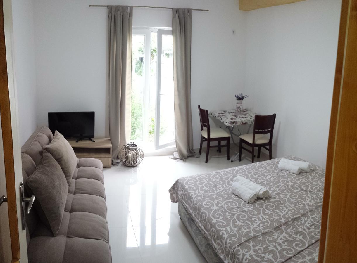 Apartment As *