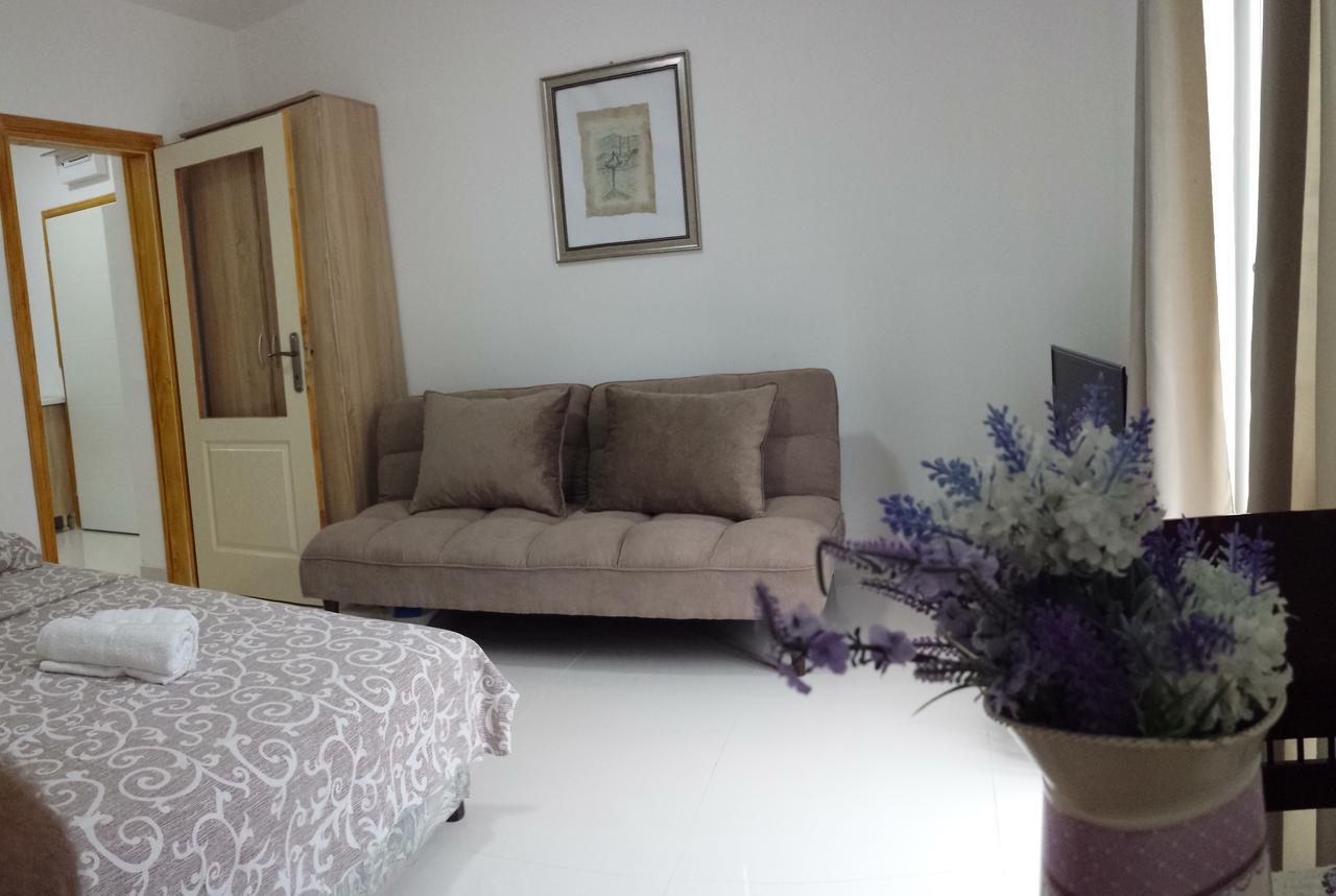 As Apartment *